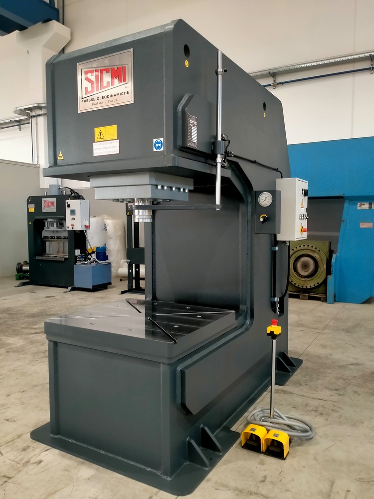 C-Frame straightening press