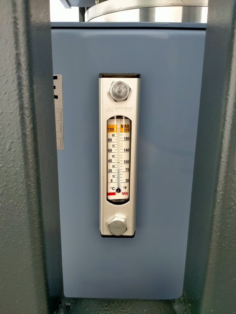 Hydraulic workshop press with metal protection