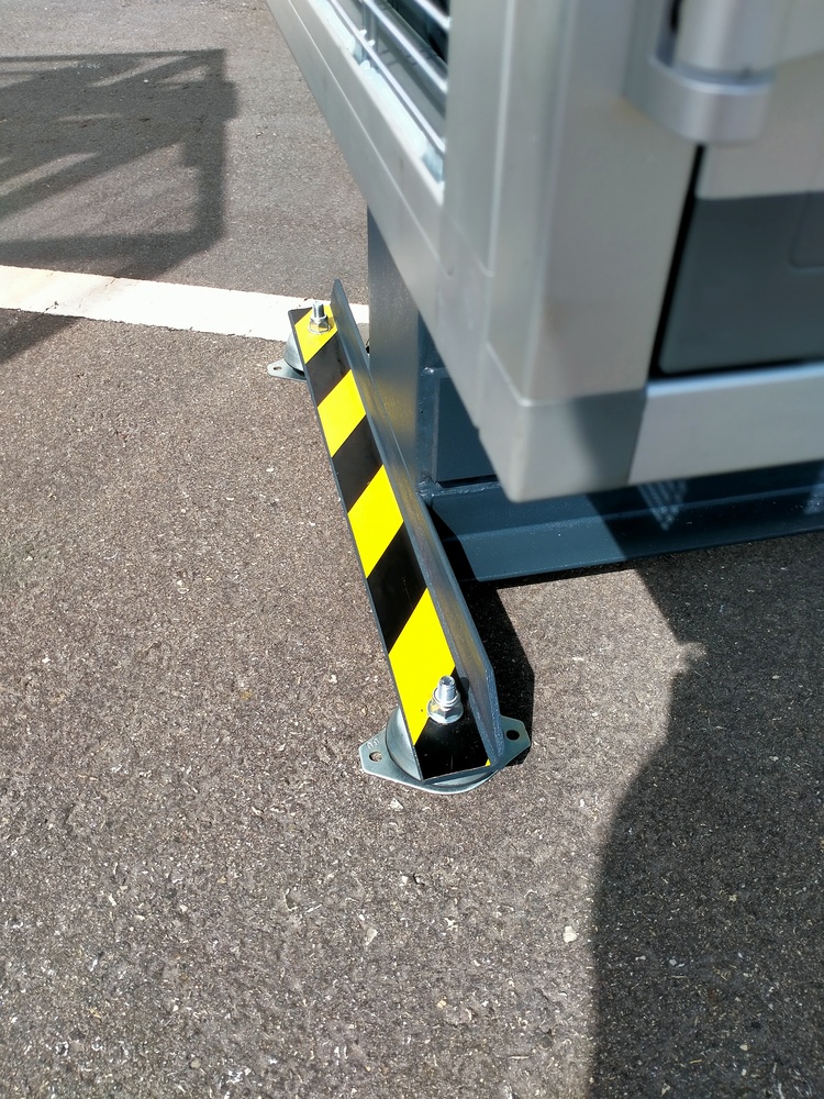 Hydraulic workshop press with metal protection