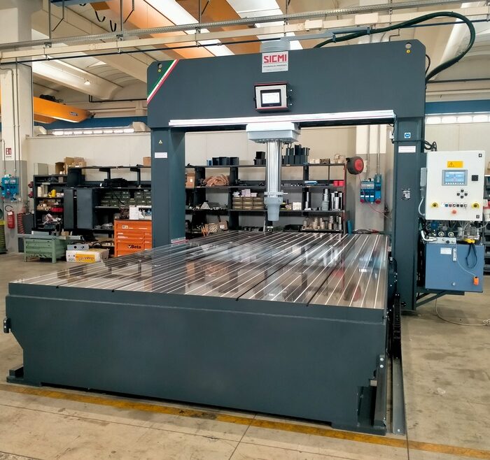 300-ton Hydraulic gantry straightening press machine